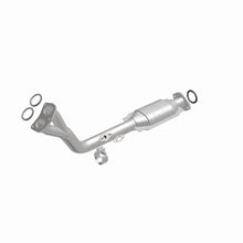 Load image into Gallery viewer, MagnaFlow Direct Fit Catalytic Converter 96-00 Toyota 4 Runner 2.7