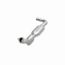 Load image into Gallery viewer, MagnaFlow Direct Fit Catalytic Converter 97-98 Expedition-Navigator