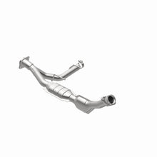 Load image into Gallery viewer, MagnaFlow Direct Fit Catalytic Converter 03-04 Ford Expedition 5.4L V8 Passenger Side