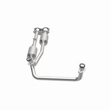 Load image into Gallery viewer, MagnaFlow Direct Fit Catalytic Converter California Grade 96-00 GM Tahoe/Yukon/Escalade 5.7L