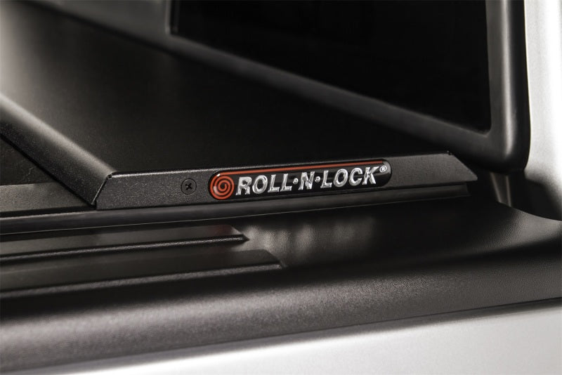 Roll-N-Lock 90-94 Toyota Truck Regular/Extended Cab SB 73-1/4in M-Series Retractable Tonneau Cover