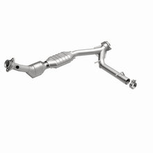 Load image into Gallery viewer, MagnaFlow Direct Fit Catalytic Converter 03 Lincoln Navigator 5.4L