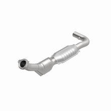 Load image into Gallery viewer, MagnaFlow Direct Fit Catalytic Converter 97-98 Expedition-Navigator