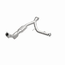 Load image into Gallery viewer, MagnaFlow Direct Fit Catalytic Converter 03-04 Ford Expedition 5.4L V8 Passenger Side