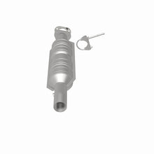 Load image into Gallery viewer, MagnaFlow Direct Fit Catalytic Converter 07-08 E-350 Super Duty 5.4 &amp; 6.8 L OEM Underbody
