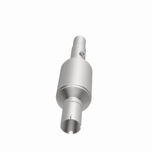 Load image into Gallery viewer, MagnaFlow Direct Fit Catalytic Converter 96-98 Jeep Grand Cherokee Underbody