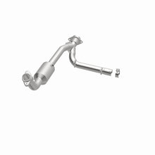Load image into Gallery viewer, MagnaFlow Direct Fit Catalytic Converter 05-06 Lincoln Navigator 5.4L w/ 3in Main Piping