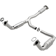 Load image into Gallery viewer, MagnaFlow Direct Fit Catalytic Converter 05-06 GMC Envoy XL Denali