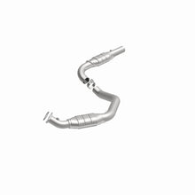 Load image into Gallery viewer, MagnaFlow Direct Fit Catalytic Converter 07-08 Express 2500 4.8L Driver Side
